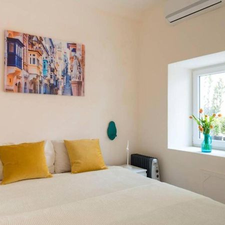 Authentic Gf Apartment With Terrace At The 3 Cities Marina Cospicua Bagian luar foto