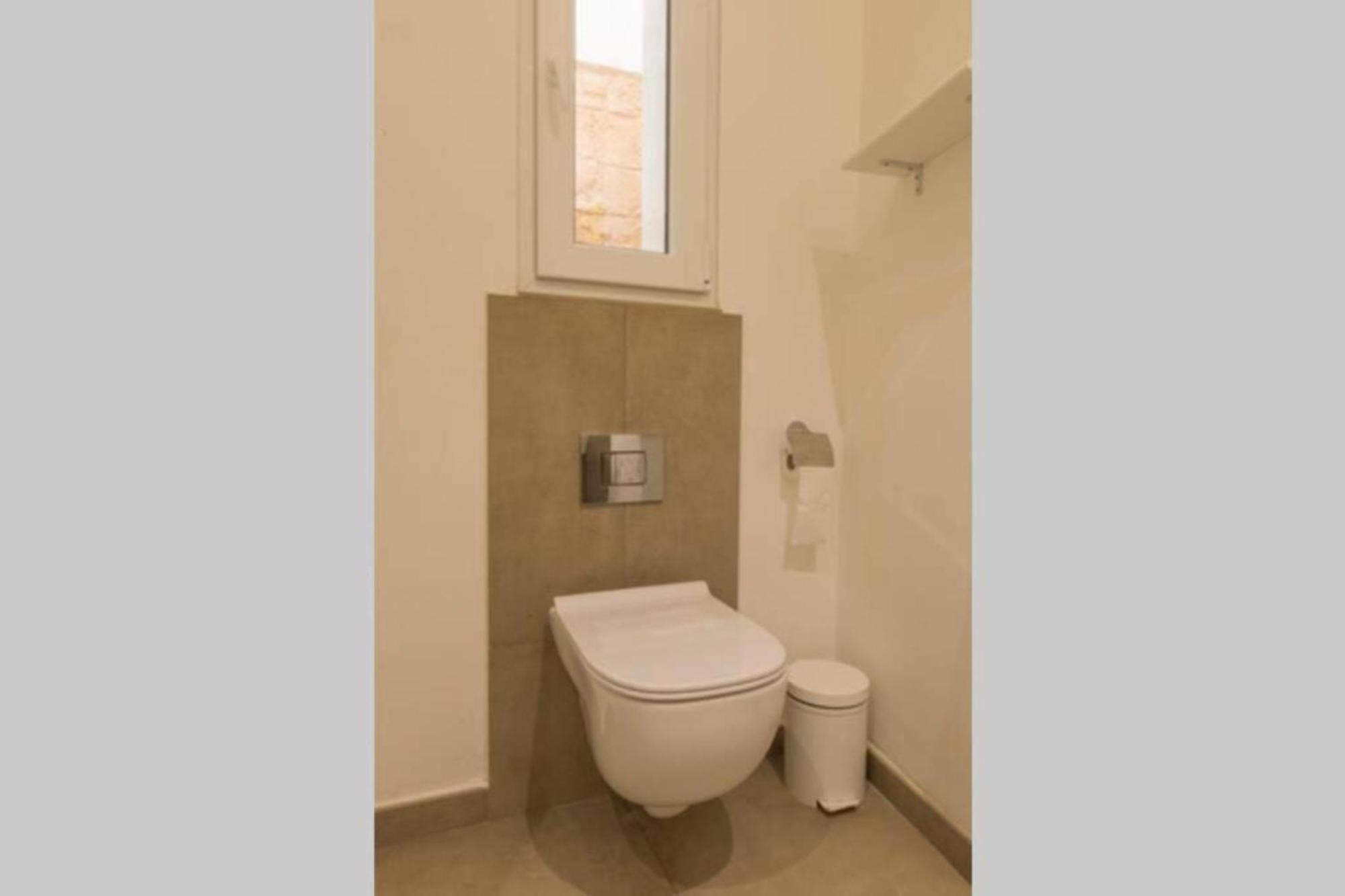 Authentic Gf Apartment With Terrace At The 3 Cities Marina Cospicua Bagian luar foto