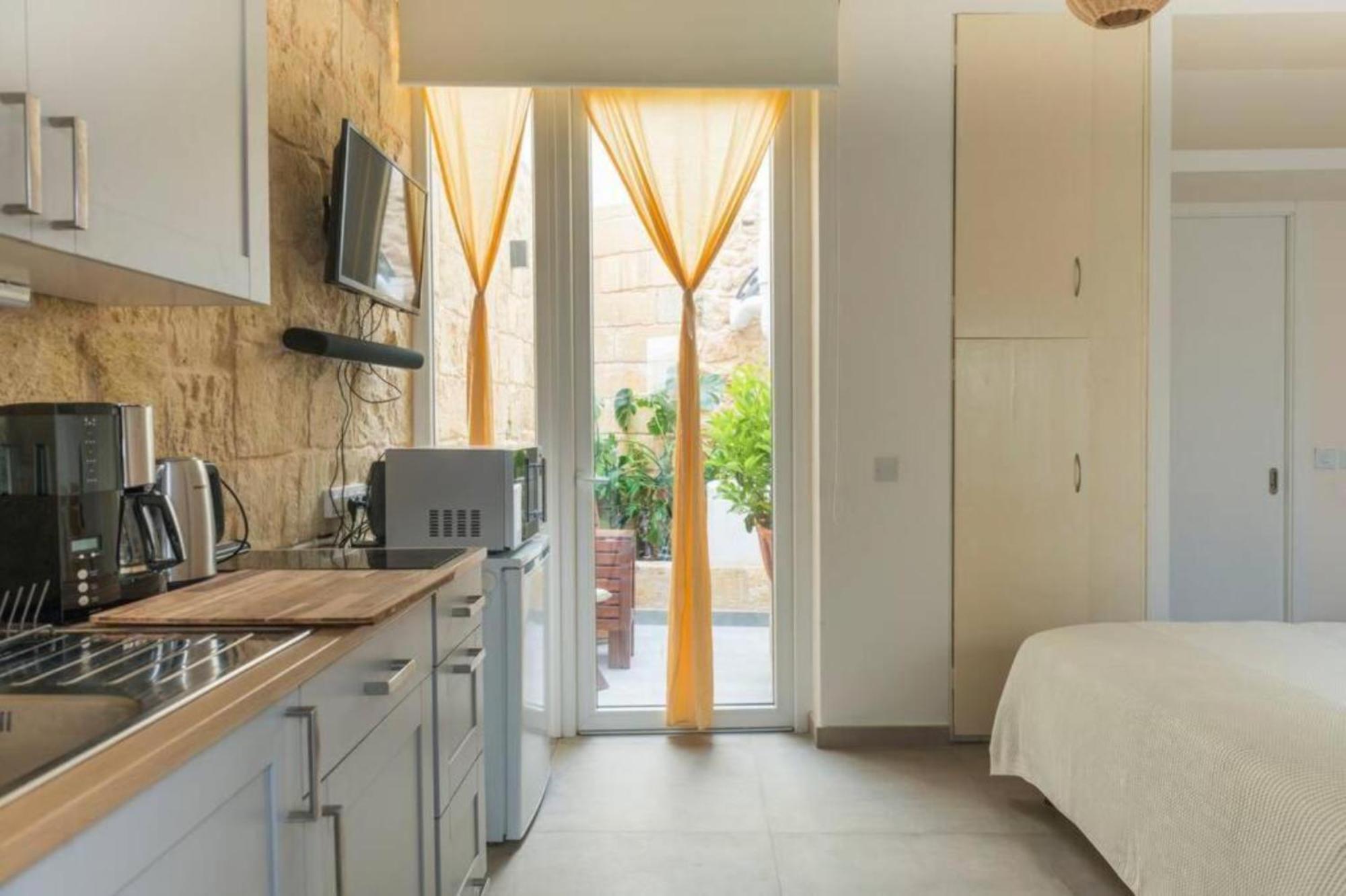 Authentic Gf Apartment With Terrace At The 3 Cities Marina Cospicua Bagian luar foto