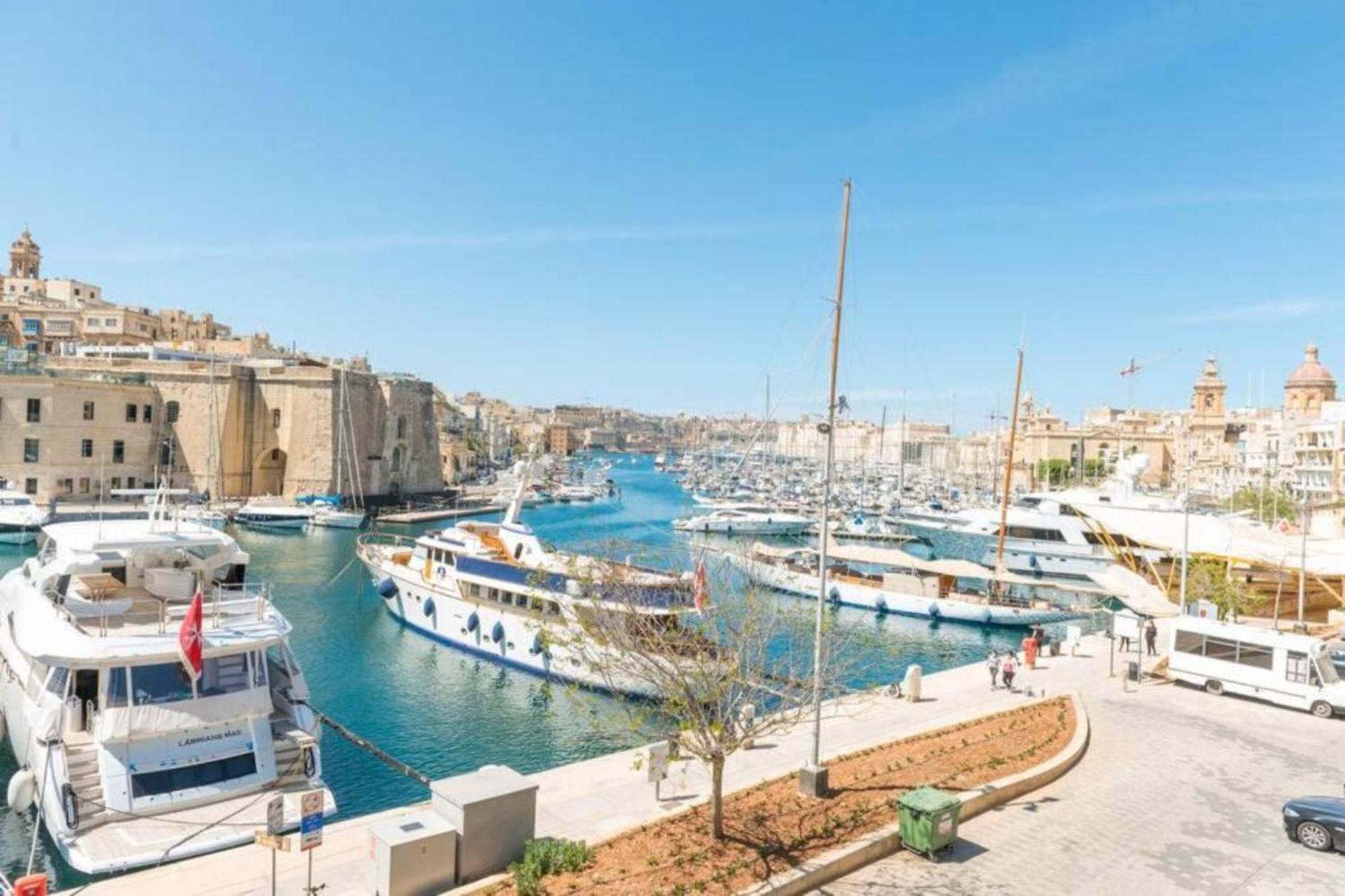 Authentic Gf Apartment With Terrace At The 3 Cities Marina Cospicua Bagian luar foto