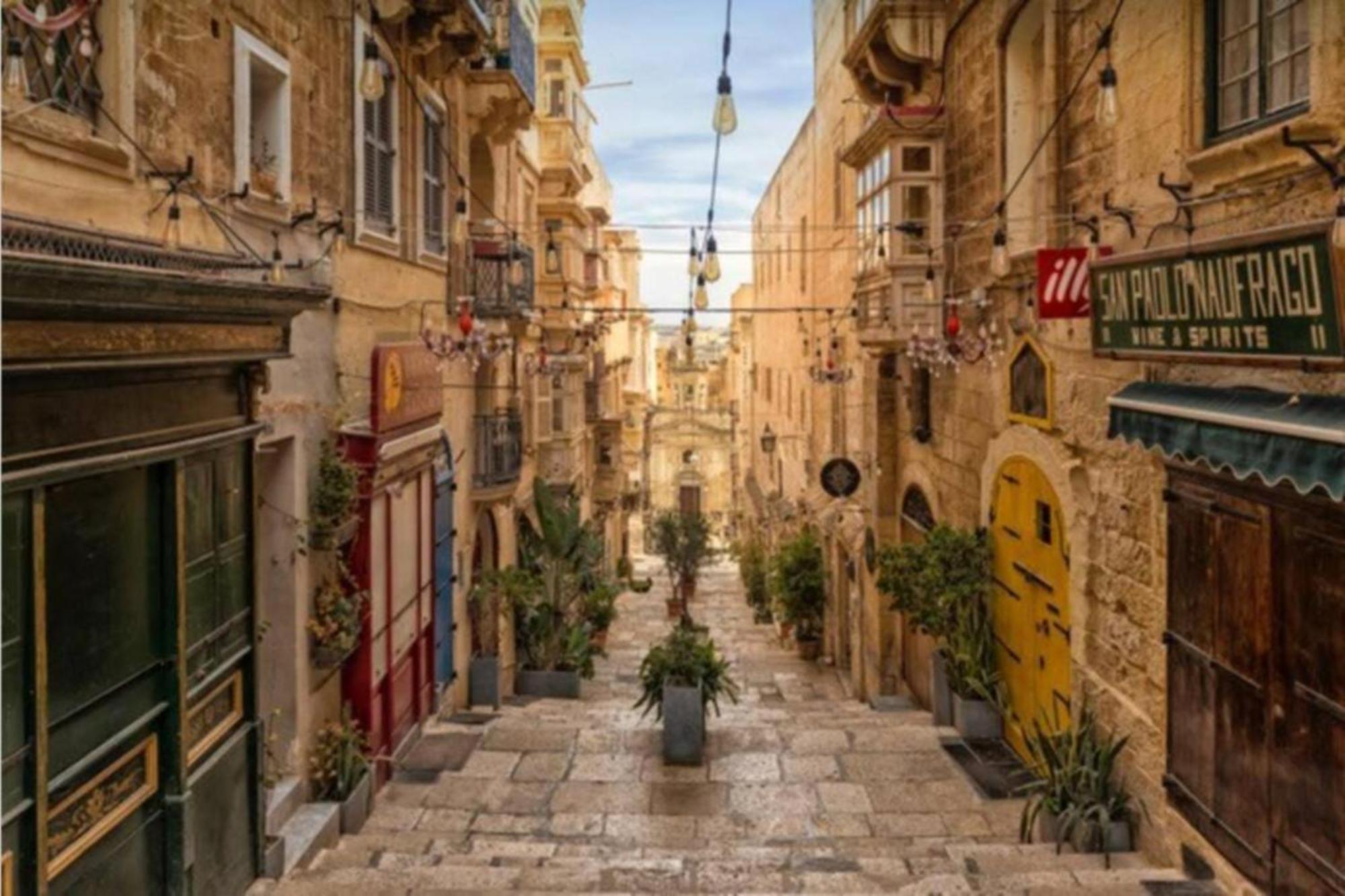Authentic Gf Apartment With Terrace At The 3 Cities Marina Cospicua Bagian luar foto