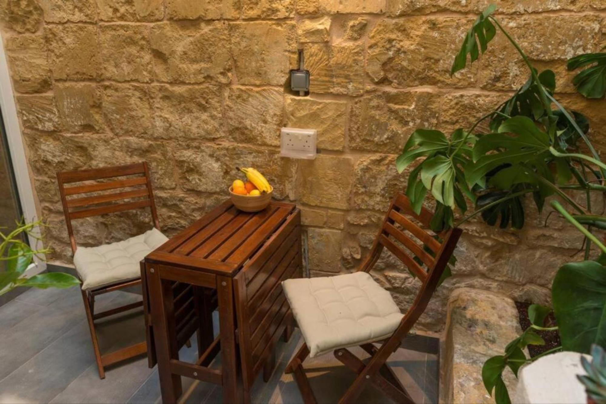 Authentic Gf Apartment With Terrace At The 3 Cities Marina Cospicua Bagian luar foto