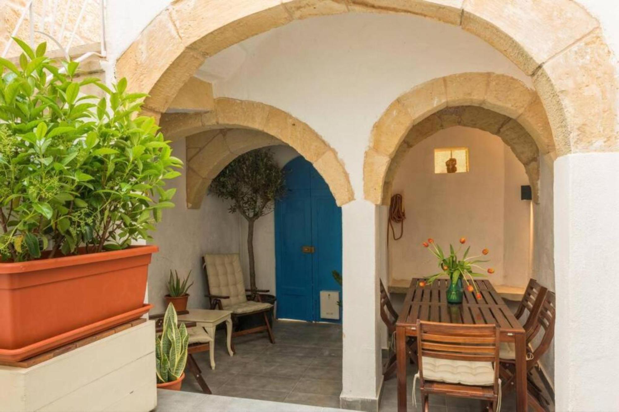 Authentic Gf Apartment With Terrace At The 3 Cities Marina Cospicua Bagian luar foto