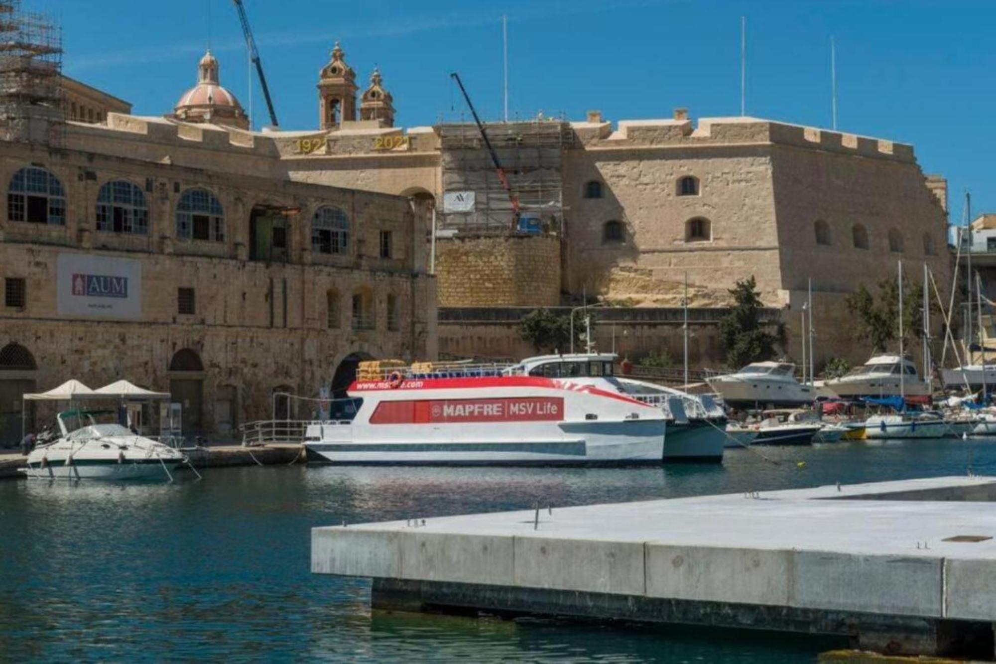 Authentic Gf Apartment With Terrace At The 3 Cities Marina Cospicua Bagian luar foto