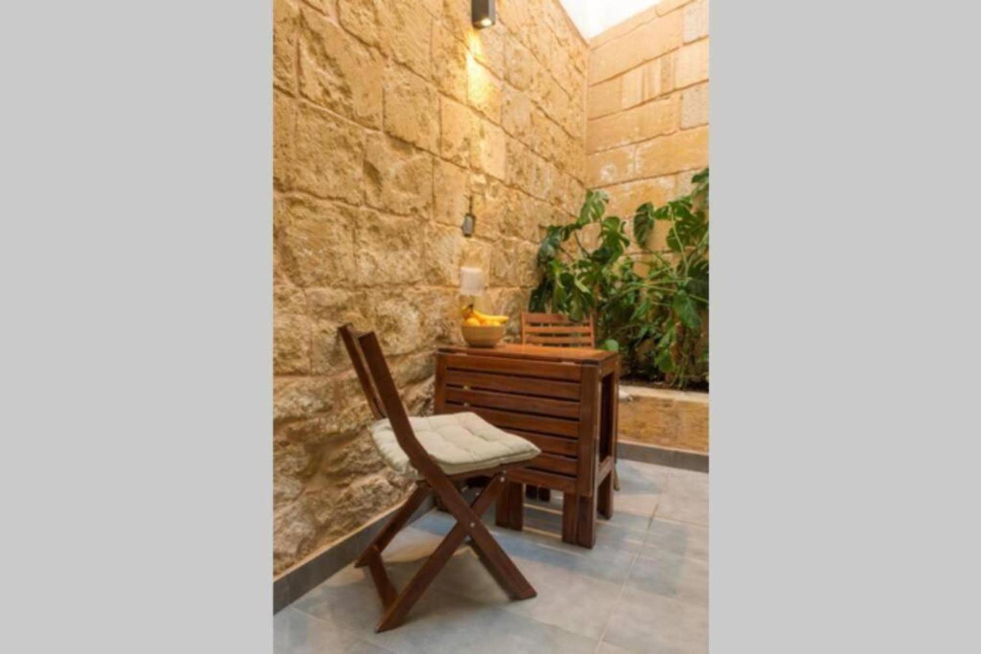 Authentic Gf Apartment With Terrace At The 3 Cities Marina Cospicua Bagian luar foto