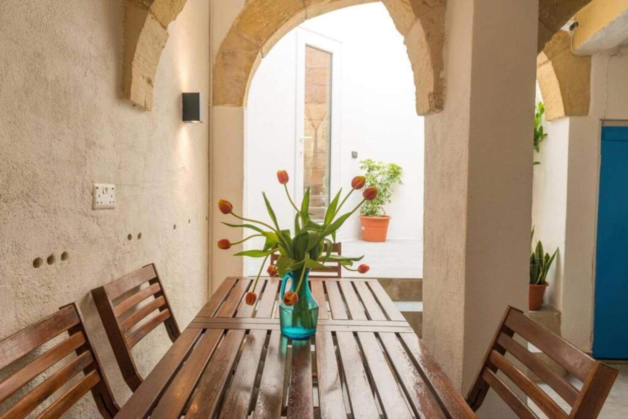 Authentic Gf Apartment With Terrace At The 3 Cities Marina Cospicua Bagian luar foto